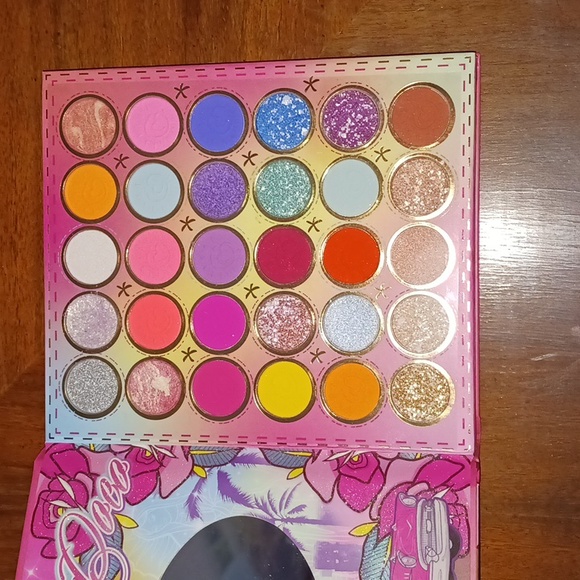Kevin coco 69 color eyeshadow pallette - Picture 2 of 4